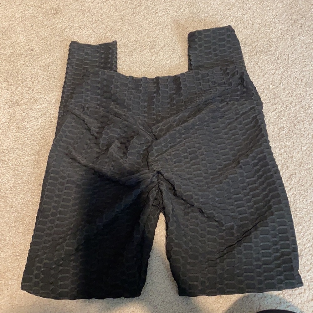 Sold: Infamous tik-tok leggings - with scrunched back for flattering lift
